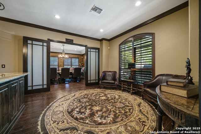 Listing photo id 3 for 12703 Spectrum Dr