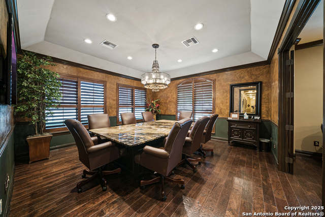 Listing photo id 6 for 12703 Spectrum Dr