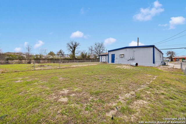 Listing photo id 6 for 1690 Rigsby