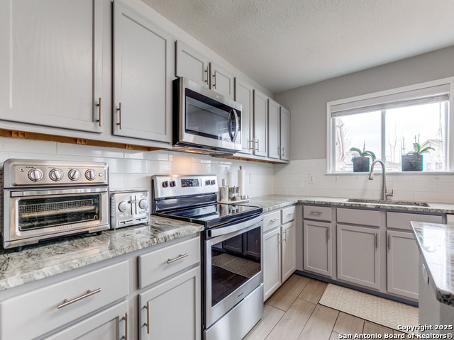 Listing photo id 8 for 6111 Amherst Bay