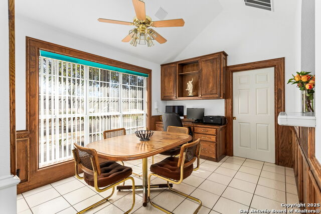 Listing photo id 11 for 54 Courtside Cir