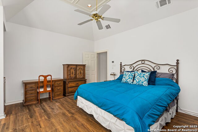 Listing photo id 13 for 54 Courtside Cir