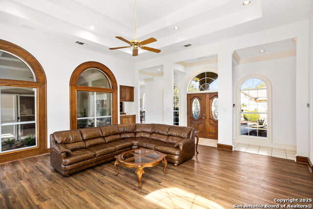 Listing photo id 3 for 54 Courtside Cir