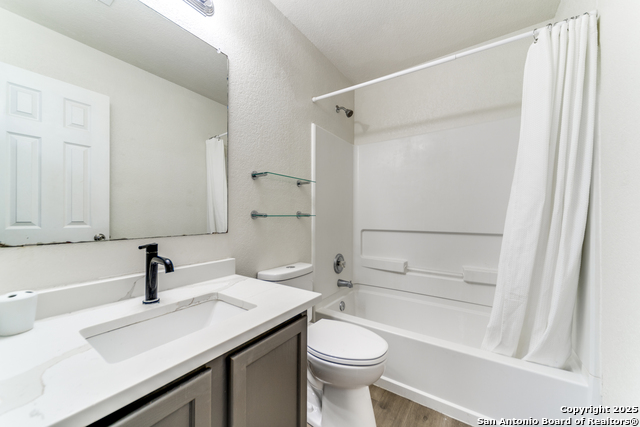 Listing photo id 17 for 5846 Peidmont Glen