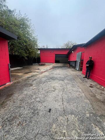Listing photo id 1 for 1850-1 Houston St E