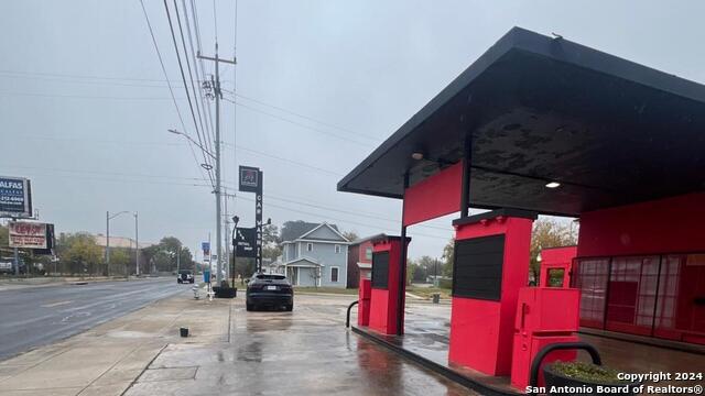 Listing photo id 8 for 1850 Houston St E 1