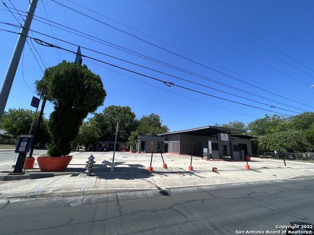 Listing photo id 9 for 1850 Houston St E 1