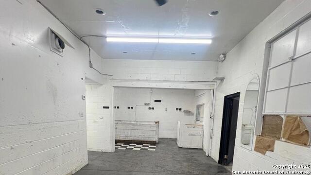Listing photo id 3 for 1850 Houston St E 1