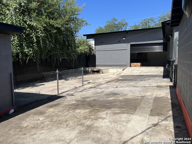 Listing photo id 7 for 1850 Houston St E 1