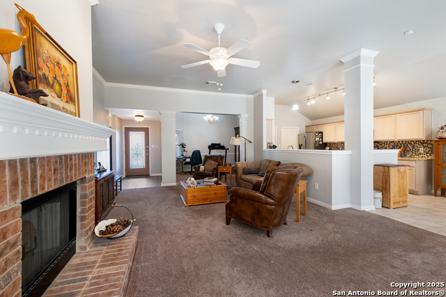 Listing photo id 3 for 9038 Brae Ridge Dr.