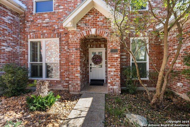 Listing photo id 2 for 8506 Fairway Trail Dr