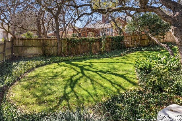 Listing photo id 40 for 8506 Fairway Trail Dr