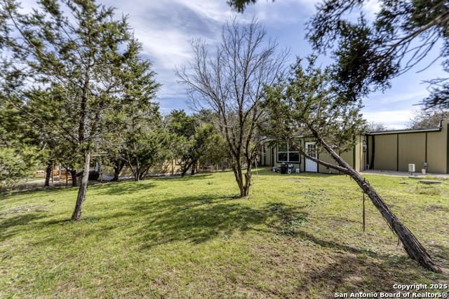 Listing photo id 18 for 563 Misty Glen