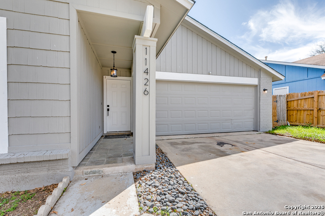 Listing photo id 1 for 11426 Black Fox Dr