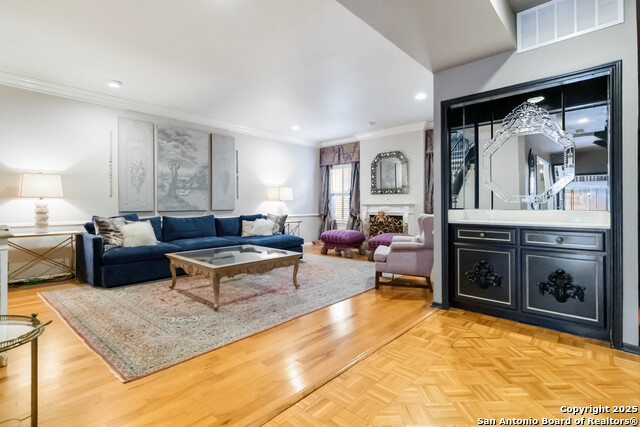 Image 10 of 39 For 7731 Broadway  32f