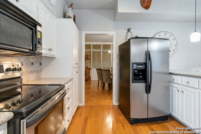 Image 21 of 39 For 7731 Broadway  32f