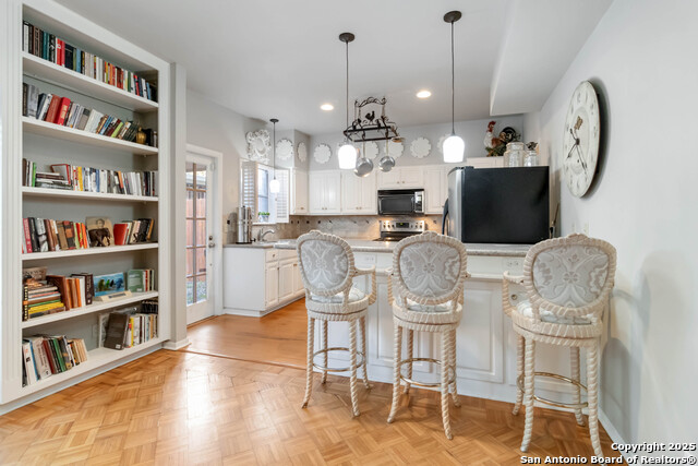 Image 22 of 39 For 7731 Broadway  32f