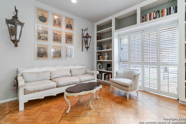Image 23 of 39 For 7731 Broadway  32f