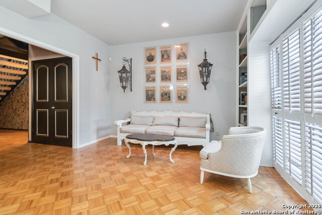 Image 24 of 39 For 7731 Broadway  32f