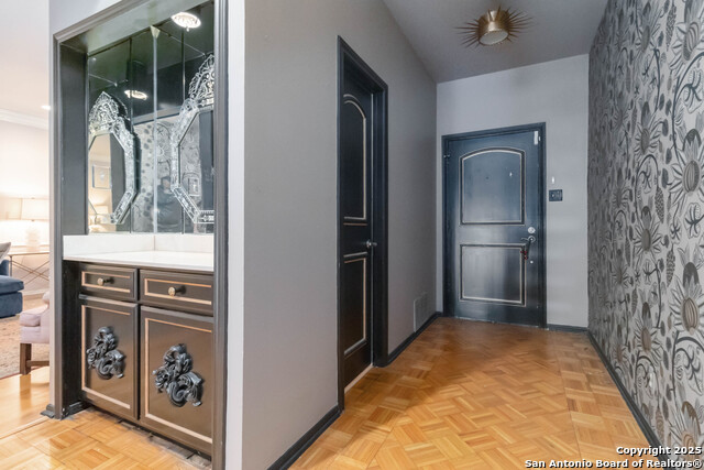 Image 4 of 39 For 7731 Broadway  32f