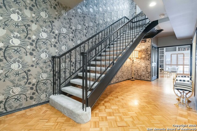 Image 6 of 39 For 7731 Broadway  32f