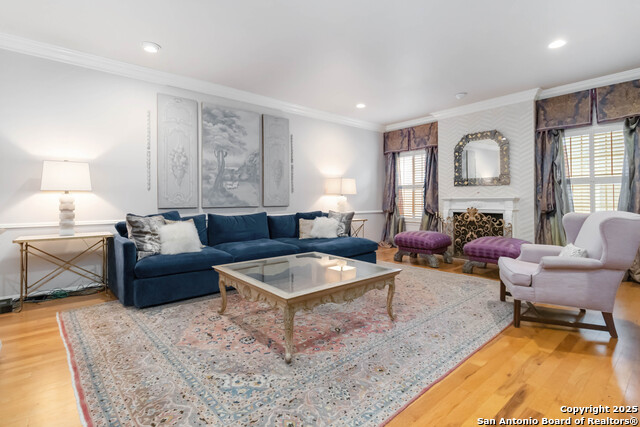 Image 9 of 39 For 7731 Broadway  32f