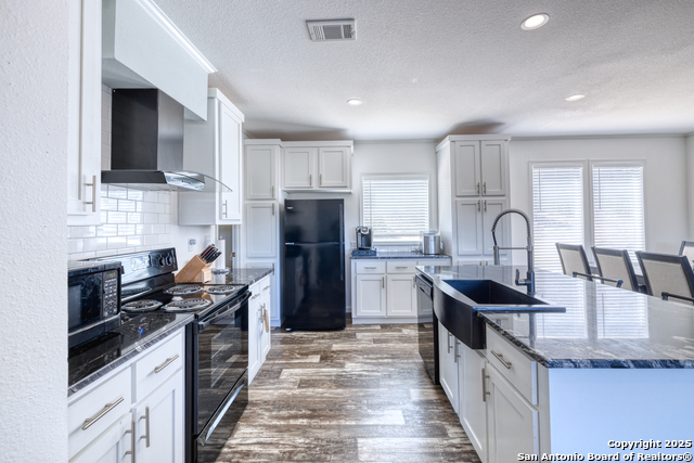 Listing photo id 9 for 3049 Little Creek Rd N