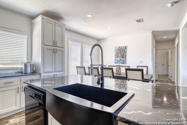 Listing photo id 10 for 3049 Little Creek Rd N