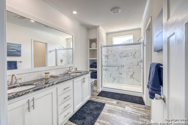 Listing photo id 13 for 3049 Little Creek Rd N