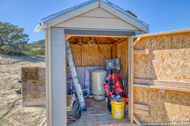 Listing photo id 21 for 3049 Little Creek Rd N