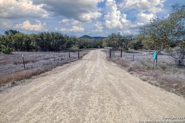 Listing photo id 1 for 3049 Little Creek Rd N