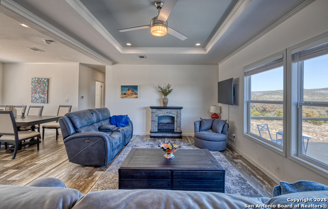 Listing photo id 5 for 3049 Little Creek Rd N