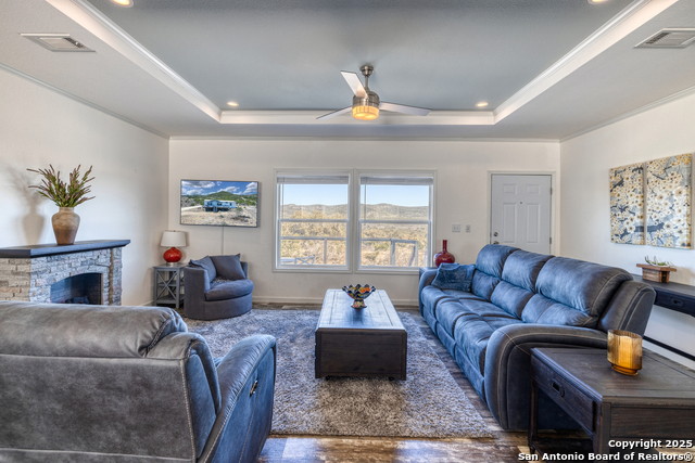 Listing photo id 7 for 3049 Little Creek Rd N