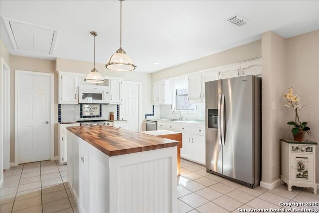 Listing photo id 11 for 20 Saddle Rock