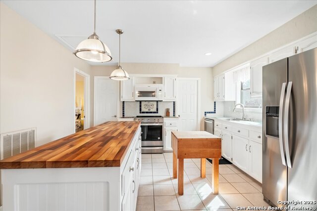 Listing photo id 12 for 20 Saddle Rock