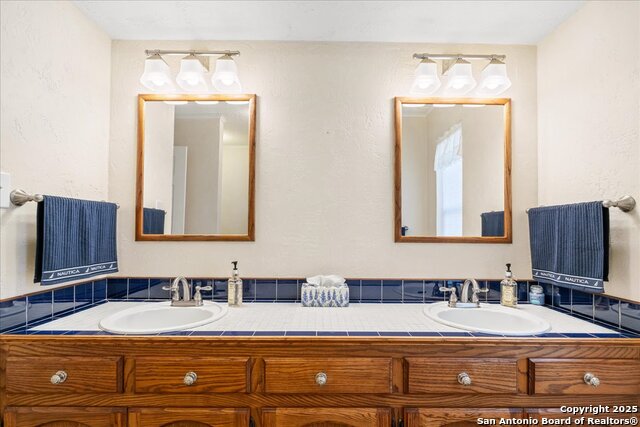 Listing photo id 26 for 20 Saddle Rock