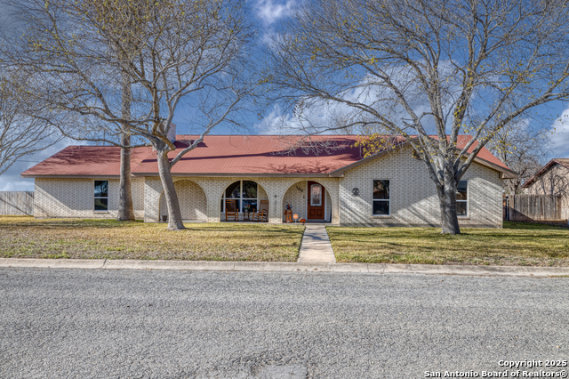 Details for 100 Larkspur, Uvalde, TX 78801