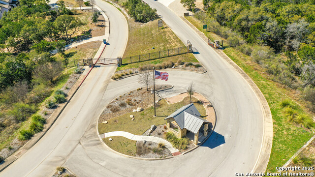 Image 3 of 21 For 526 Winding Ravine