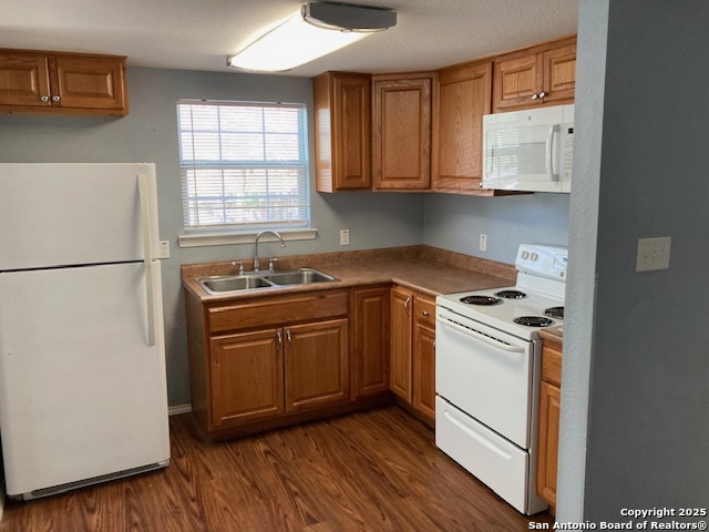 Listing photo id 2 for 1205 Plum