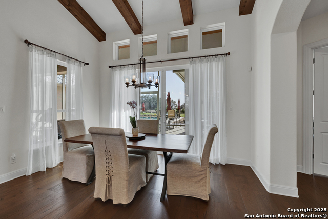 Listing photo id 12 for 2106 Granada Hills