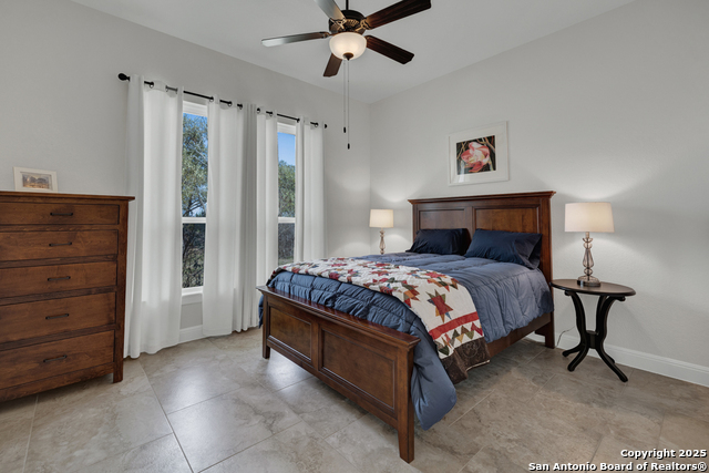 Listing photo id 23 for 2106 Granada Hills