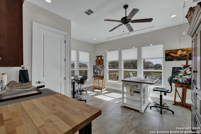 Listing photo id 28 for 2106 Granada Hills