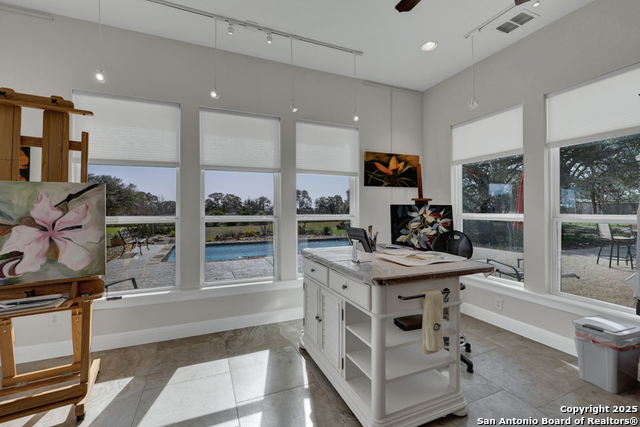 Listing photo id 29 for 2106 Granada Hills