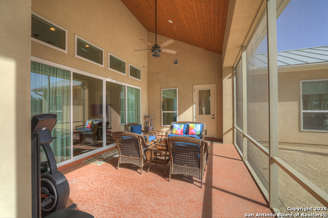 Listing photo id 32 for 2106 Granada Hills