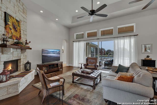 Listing photo id 5 for 2106 Granada Hills