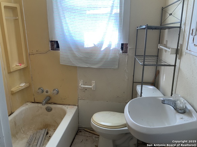 Listing photo id 10 for 309 3rd Street E