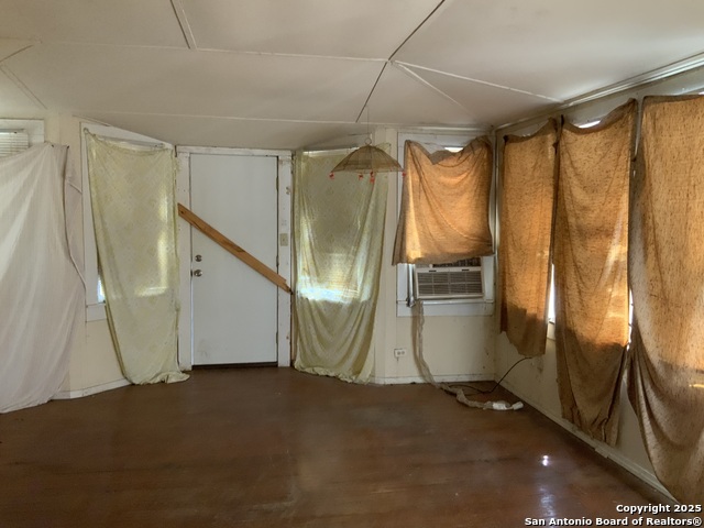 Listing photo id 0 for 309 3rd Street E