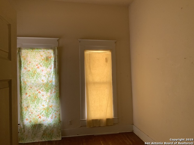 Listing photo id 6 for 309 3rd Street E