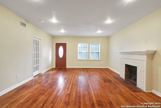 Image 4 of 35 For 255 Natalen Ave  101