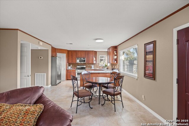Listing photo id 12 for 1075 Driftwind